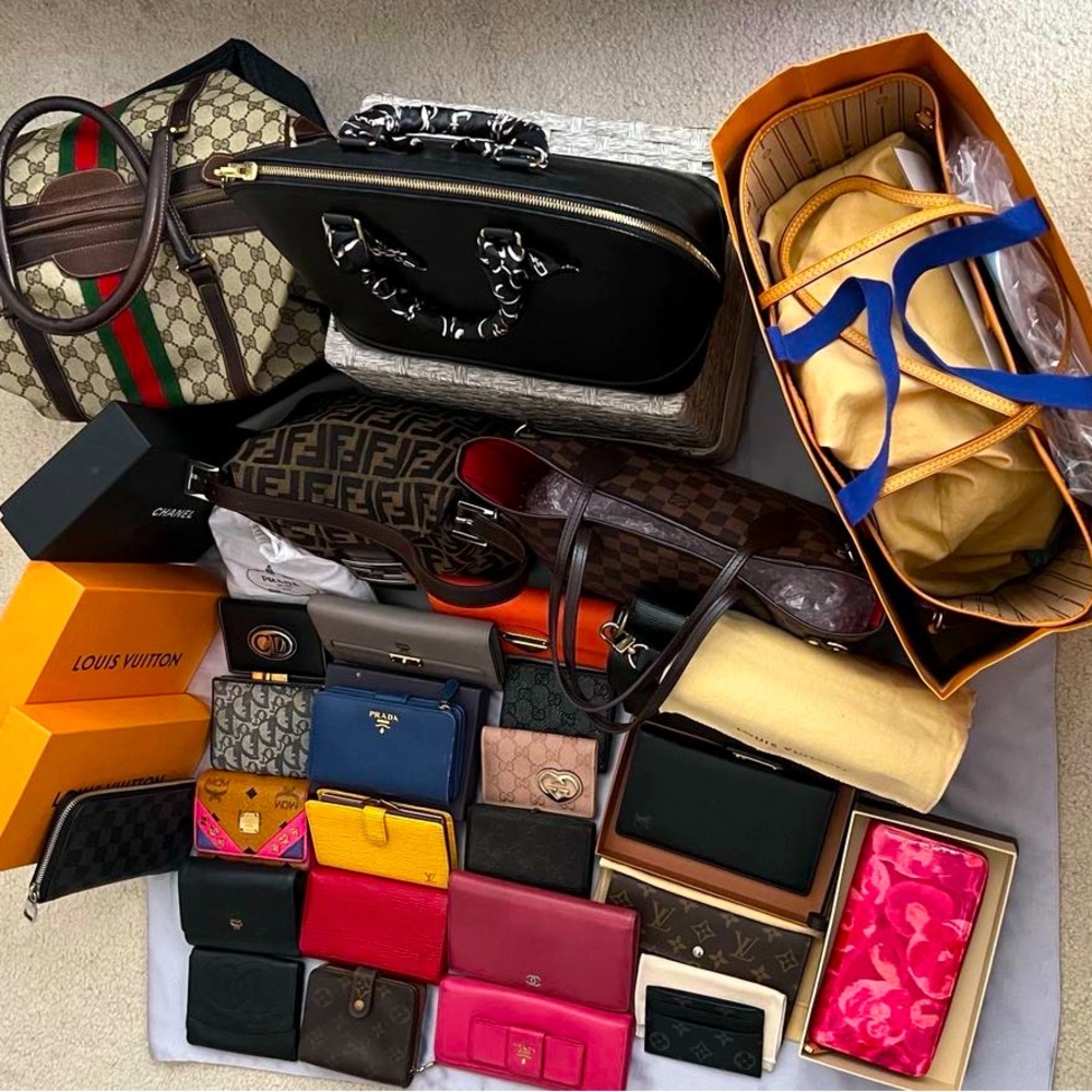 Share Show İn Low Starts authentic Preloved Lux!